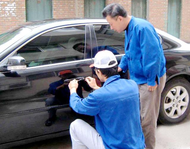 合水汽车钥匙丢在车里面怎么办?